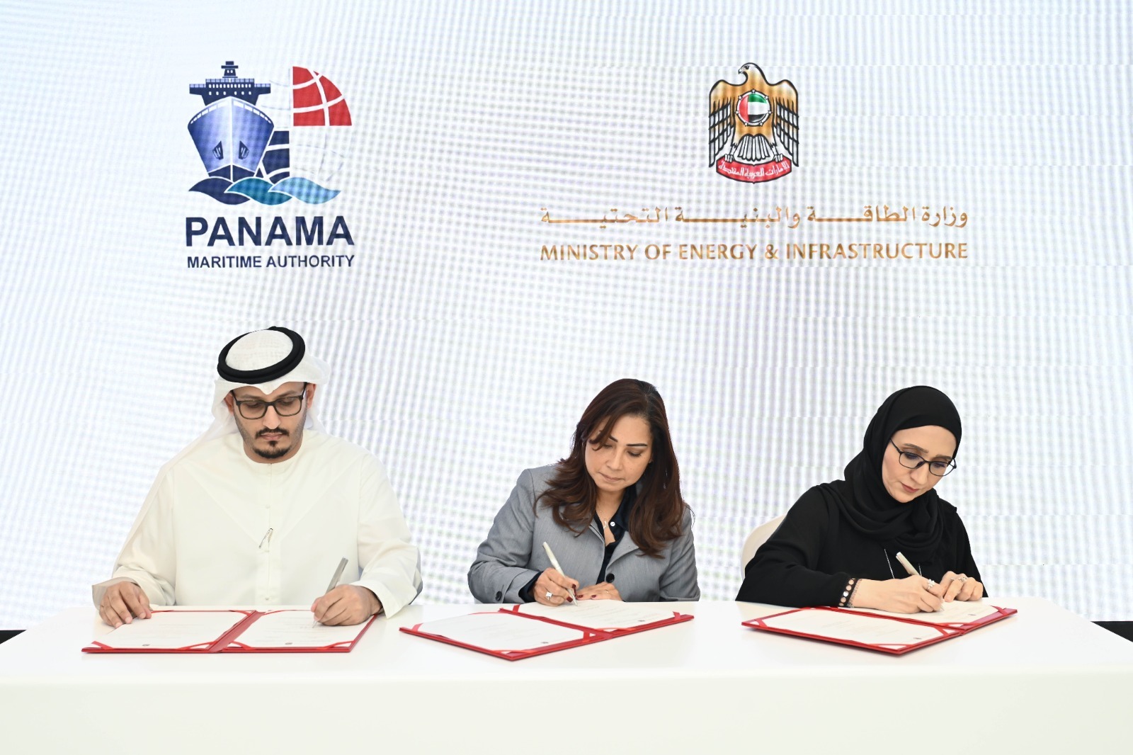 Panamá y Emiratos Árabes Unidos firman acuerdo que ofrece incentivos a los buques del registro panameño